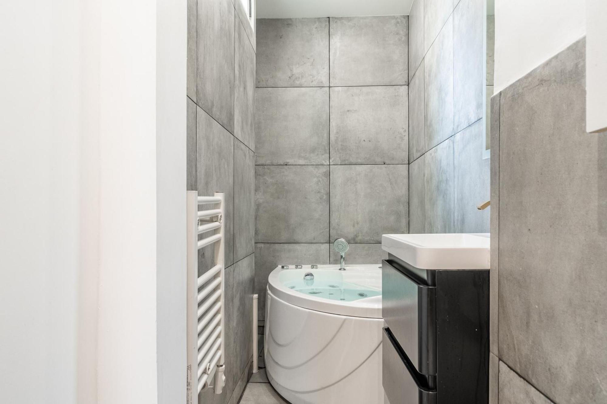 Lavie Maison Eiffel Ac Hot Tub باريس المظهر الخارجي الصورة
