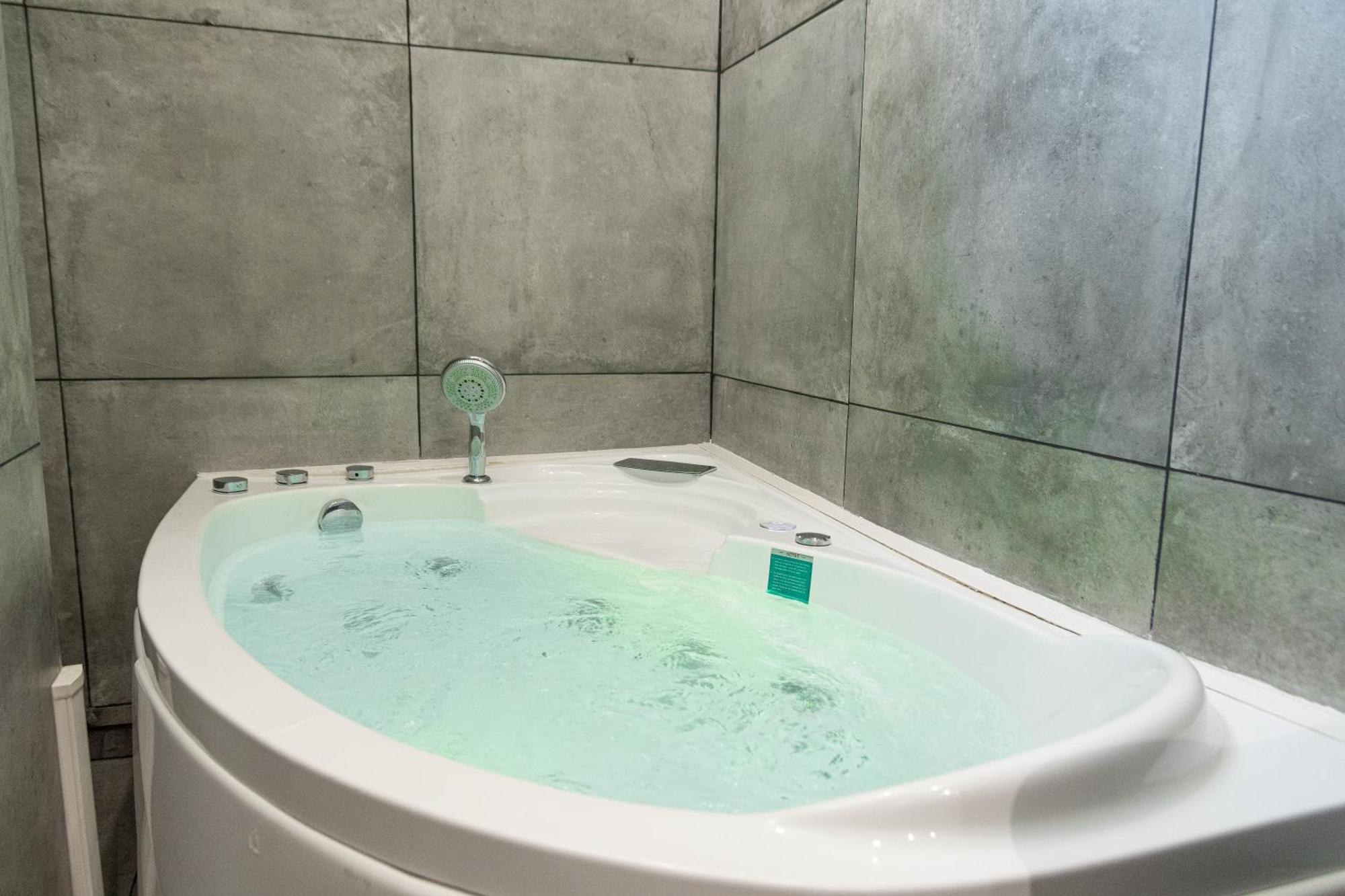 Lavie Maison Eiffel Ac Hot Tub باريس المظهر الخارجي الصورة